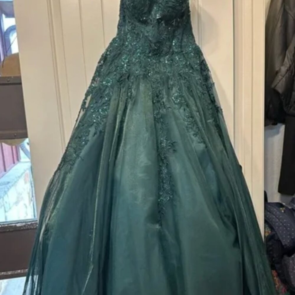 Gorgeous Jovani Green Prom Gown - Size 4 - Picture 5 of 6